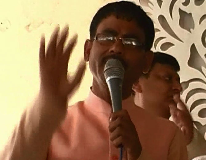 गोहत्या करणा-यांचे हाय पाय तोडायला लावीन, भाजप आमदाराची चिथावणी