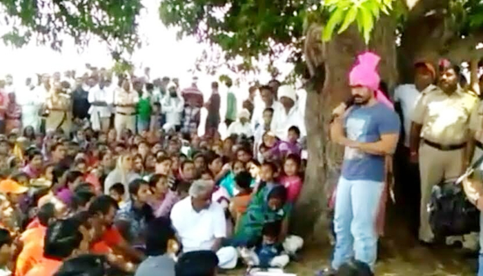 लातूरमध्ये बॉलिवूड सुपरस्टार आमिर खानचे पत्नीसह पाण्यासाठी श्रमदान !