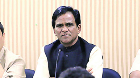 दानवे साहेब, तूर खरेदी केली म्हणज्ये उपकार केलेत का ? दानवे साहेब, तूर खरेदी केली म्हणज्ये उपकार केलेत का ?