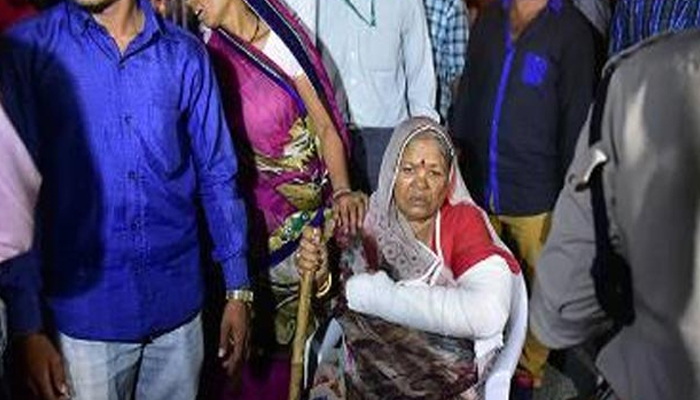 मध्यप्रदेश : आंदोलक समजून पोलिसांची वृध्द दाम्पत्यांना मारहाण