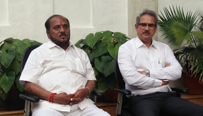 “…म्हणून अजित पवारांची रात्री “वर्षा” वारी”