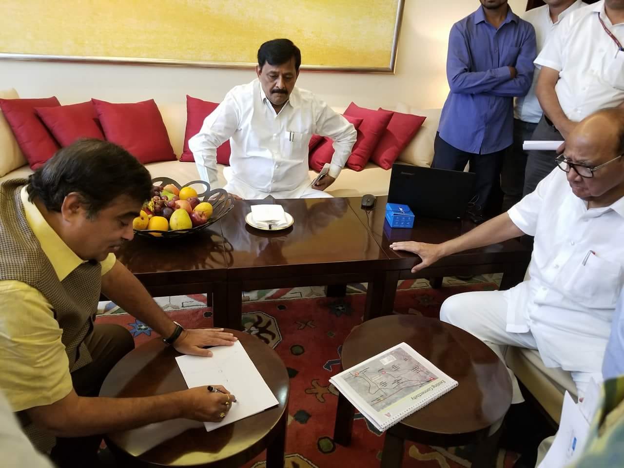 शरद पवारांनी घेतली नितीन गडकरींची भेट, दोघांच्या भेटीमुळे चर्चेला उधाण !