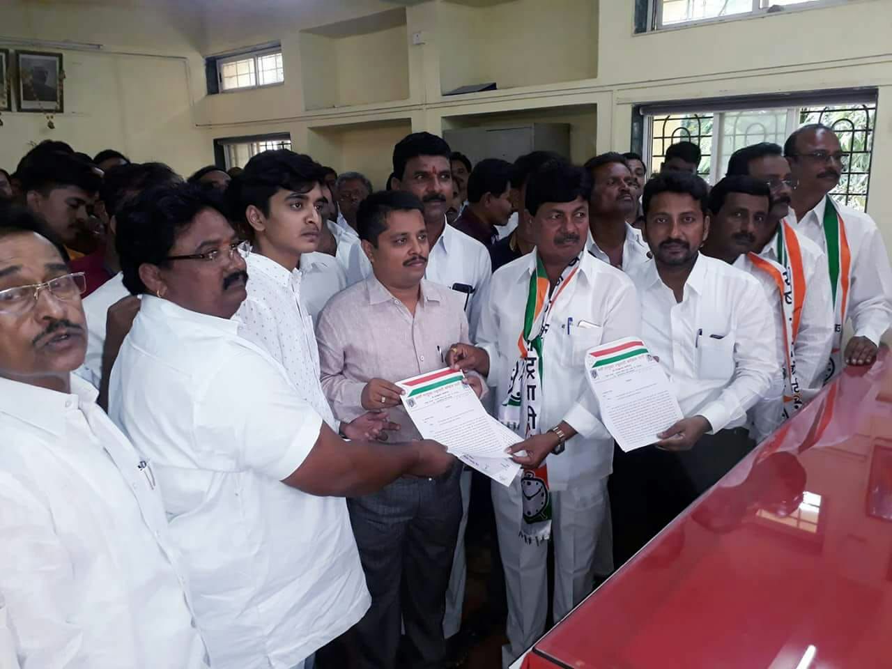 बार्शी – करपलेल्या पिकांचे पंचनामे करुन दुष्काळ जाहीर करा, आमदार दिलीप सोपल यांची मागणी ! बार्शी – करपलेल्या पिकांचे पंचनामे करुन दुष्काळ जाहीर करा, आमदार दिलीप सोपल यांची मागणी !