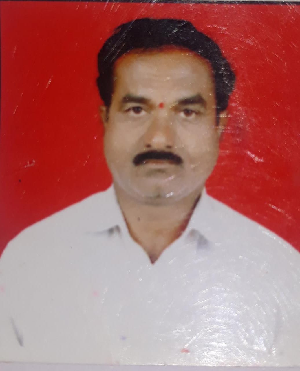 मुलांना शिक्षण देऊनही आरक्षण नसल्यामुळे नोकरी नाही, चिठ्ठी लिहून मराठा शिक्षकाची आत्महत्या !