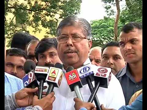 सांगली आणि जळगावमध्ये भाजपला विजय का मिळाला ?, ऐका महसूलमंत्री चंद्रकांत पाटील यांच्याकडून ! सांगली आणि जळगावमध्ये भाजपला विजय का मिळाला ?, ऐका महसूलमंत्री चंद्रकांत पाटील यांच्याकडून !