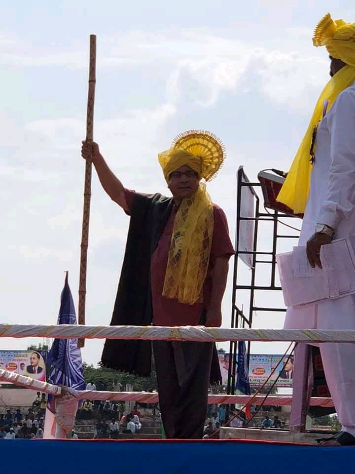 शरद पवारांनी राहुल गांधींचा अपमान केला – प्रकाश आंबेडकर