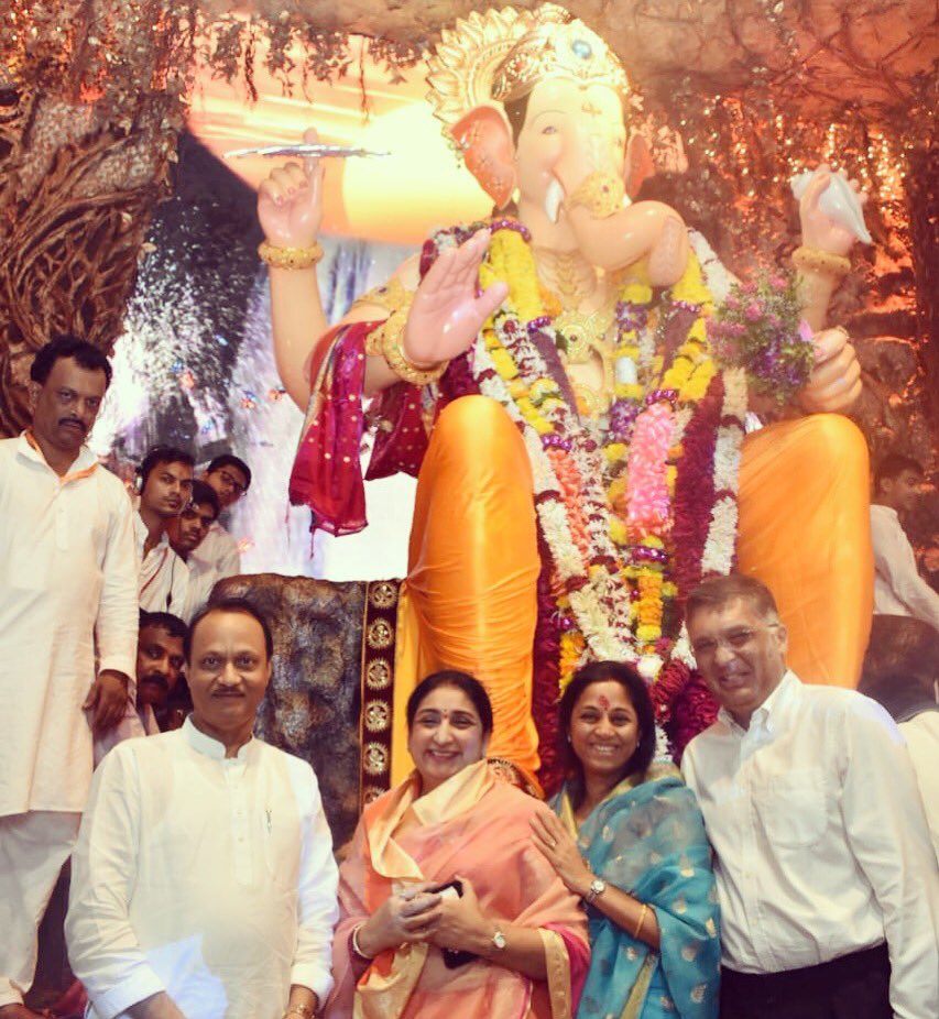 अजित पवार आणि सुप्रिया सुळेंनी एकत्रितपणे घेतले लालबागच्या राजाचे दर्शन !