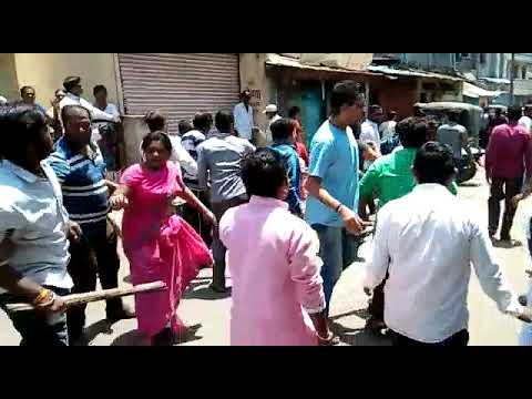 सांगली – किरकोळ वादातून भाजप आणि राष्ट्रवादीच्या कार्यकर्त्यांमध्ये तुंबळ हाणामारी, 6 गंभीर जखमी ! VIDEO