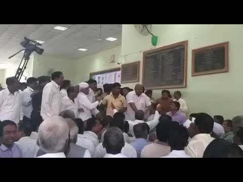 बारामती – माळेगाव सहकारी साखर कारखान्यात गोंधळ, विरोधक, सत्ताधारी एकमेकांवर भिडले! VIDEO