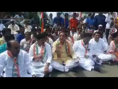 सोनू तुला मोदींवर भरवसा नाही काय?, काँग्रेस नेत्यांनी धरला ठेका ! VIDEO