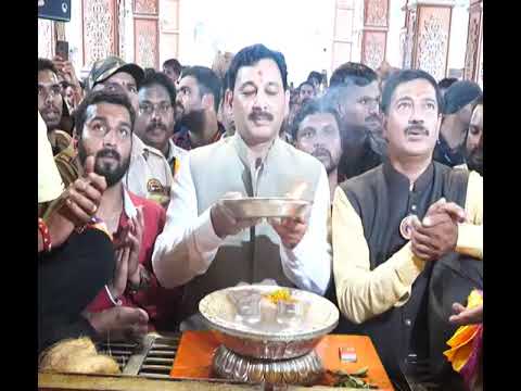 खासदार संभाजी राजे छत्रपती यांनी केली दगडूशेठ हलवाई गणपतीची आरती !