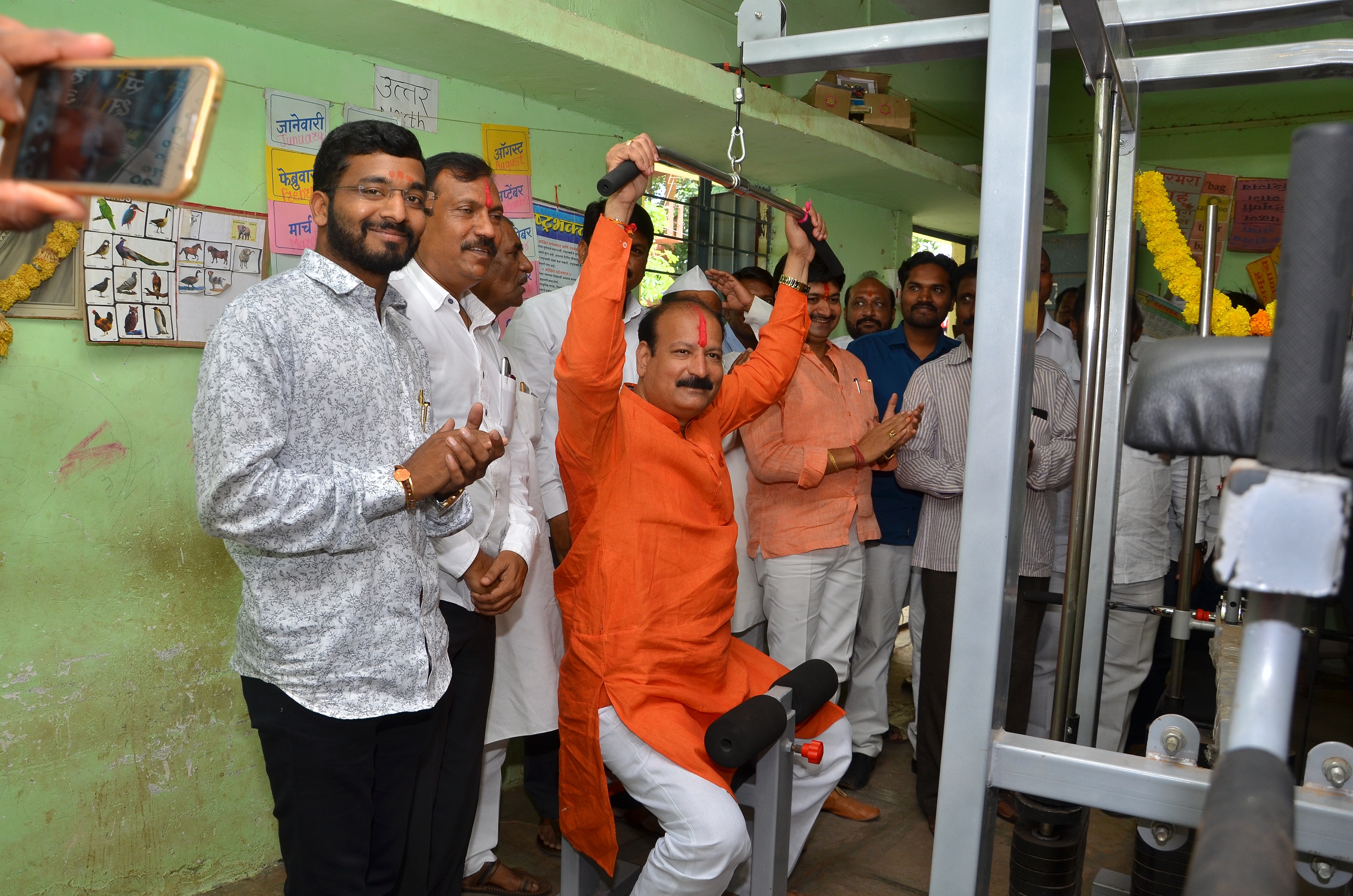 उस्मानाबाद – शिवसेना जिल्हाप्रमुखांची कोंडी करण्याचा प्रयत्न,  सारोळ्यात  भाजप नेत्यांच्या ‘जोरबैठका’ !