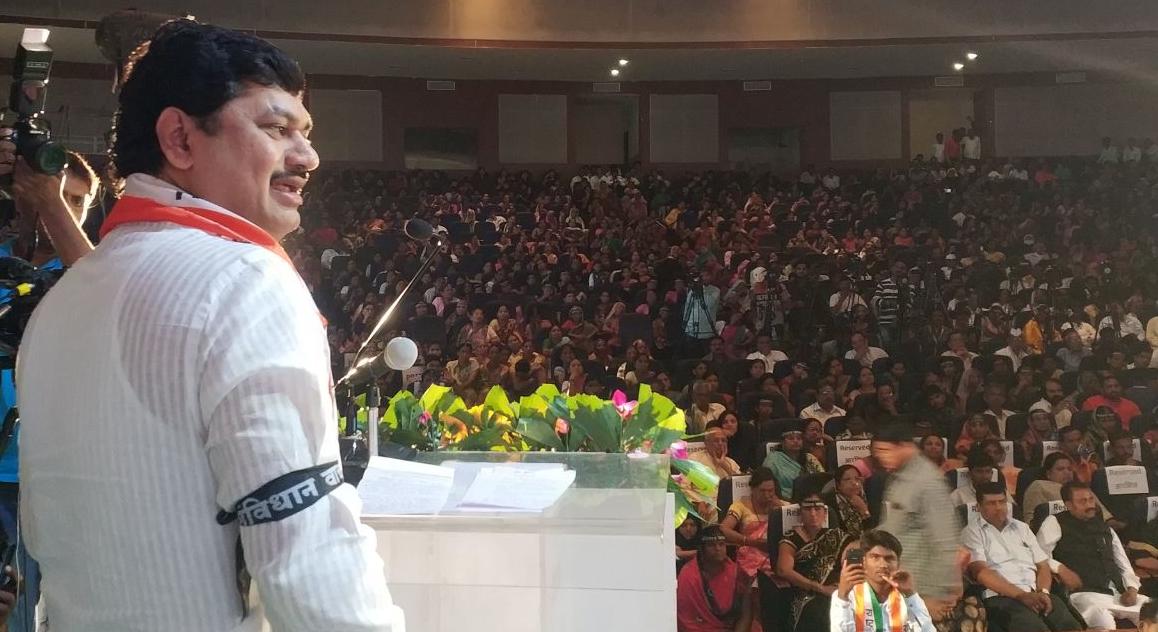 ….तर 2022 साली संपूर्ण संविधान बदलून टाकतील – धनंजय मुंडे