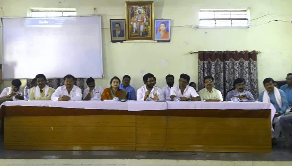 उस्मानाबाद – खासदारांच्या बैठकीत जिल्हा परिषद उपाध्यक्षांची एन्ट्री, अधिका-यांची बोलती बंद !