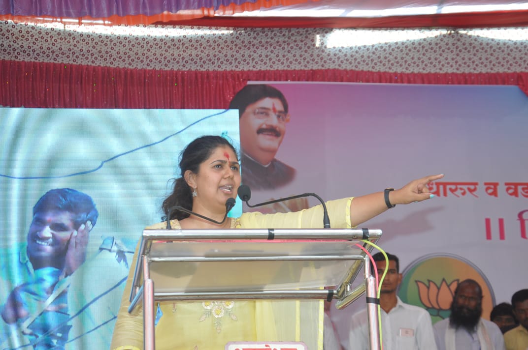 बीड – ग्राम सडक योजनेच्या ५४ कोटींच्या कामांचे धारूरमध्ये डिजीटल भूमिपूजन !