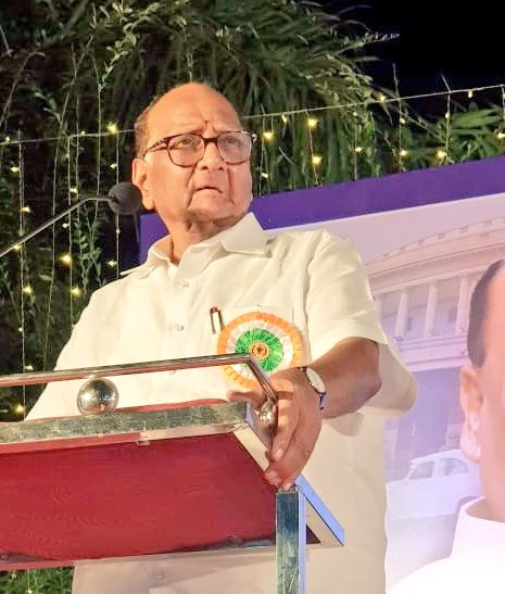 आम्ही म्हणतो तसंच वाकलं पाहिजे, असा सरकारचा कारभार – शरद पवार