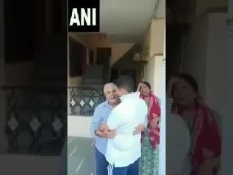 पक्ष गेला तेल लावत, माझी इज्जत वाचवा, काँग्रेस उमेदवाराचा निवडणूक प्रचार , व्हिडिओ !