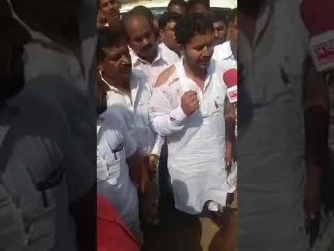 करमाळा बाजार समितीच्या निकालानंतर राडा, दिग्विजय बागल यांना बेदम मारहाण ! VIDEO