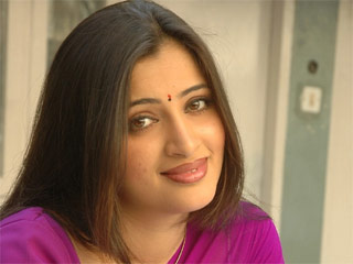 अमरावतीमध्ये नवनीत राणांची कोंडी, पिंपरी चिंचवडच्या नगरसेविकेला भाजपची लोकसभेची उमेदवारी ? अमरावतीमध्ये नवनीत राणांची कोंडी, पिंपरी चिंचवडच्या नगरसेविकेला भाजपची लोकसभेची उमेदवारी ?