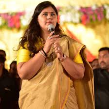 पंकजा मुंडेंकडून परळीकरांना  नव वर्षाची अनोखी भेट!