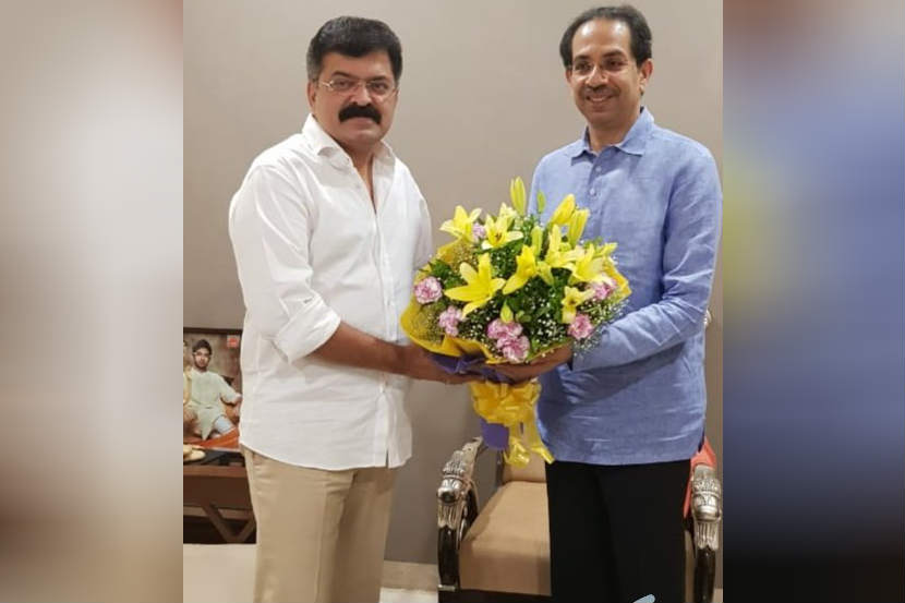 जितेंद्र आव्हाड यांनी मातोश्रीवर जाऊन घेतली उद्धव ठाकरेंची भेट !