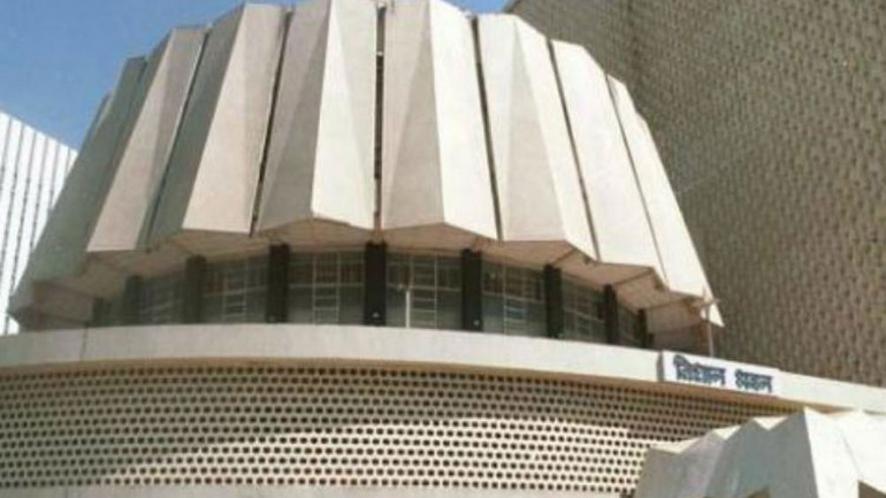 राज्य आर्थिक अडचणीत असताना प्रतोदांवर राज्य सरकारची खैरात !