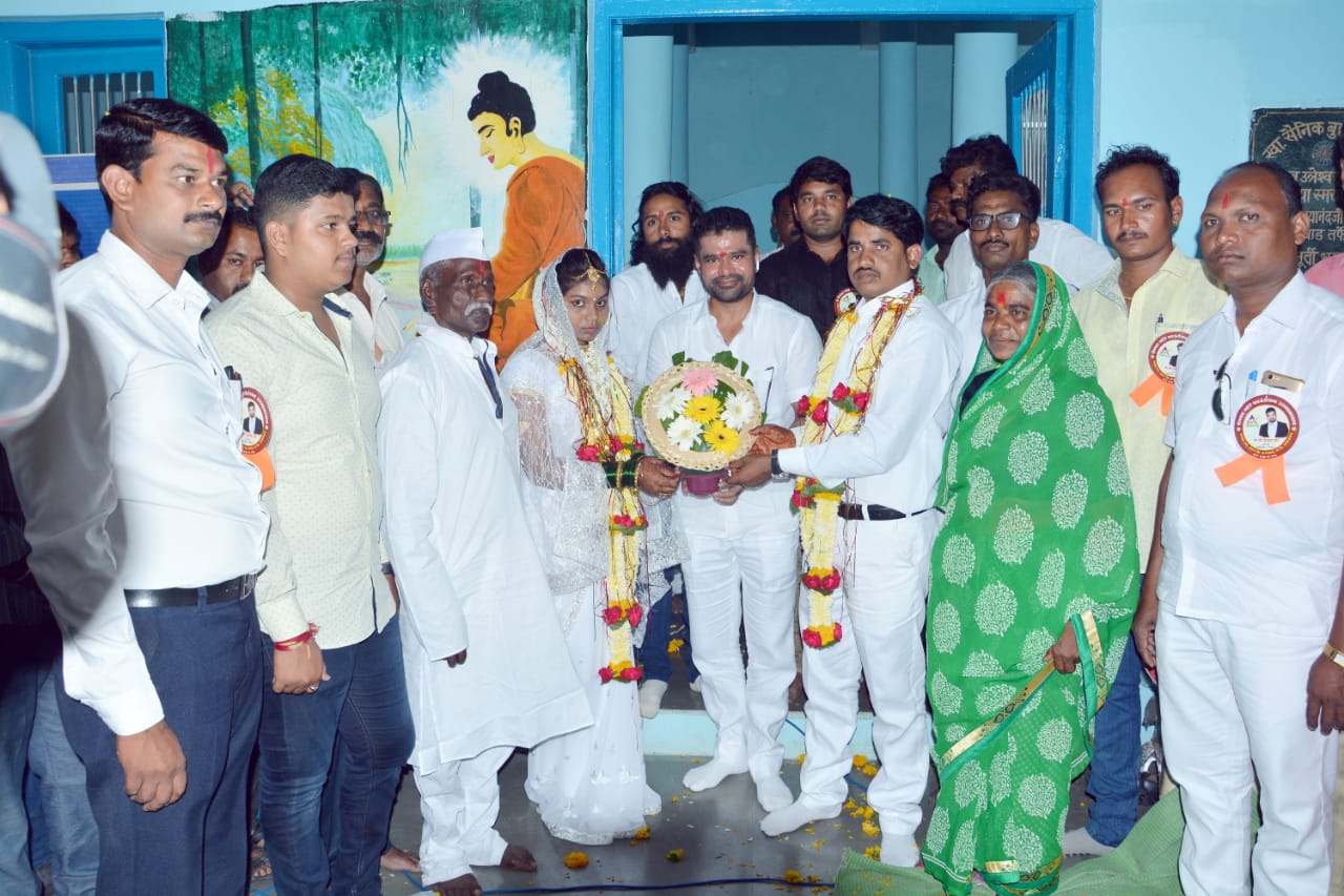 उस्मानाबाद – गरीब शेतकरी कुटुंबासाठी देवदत्त मोरे ठरले देवदूत !