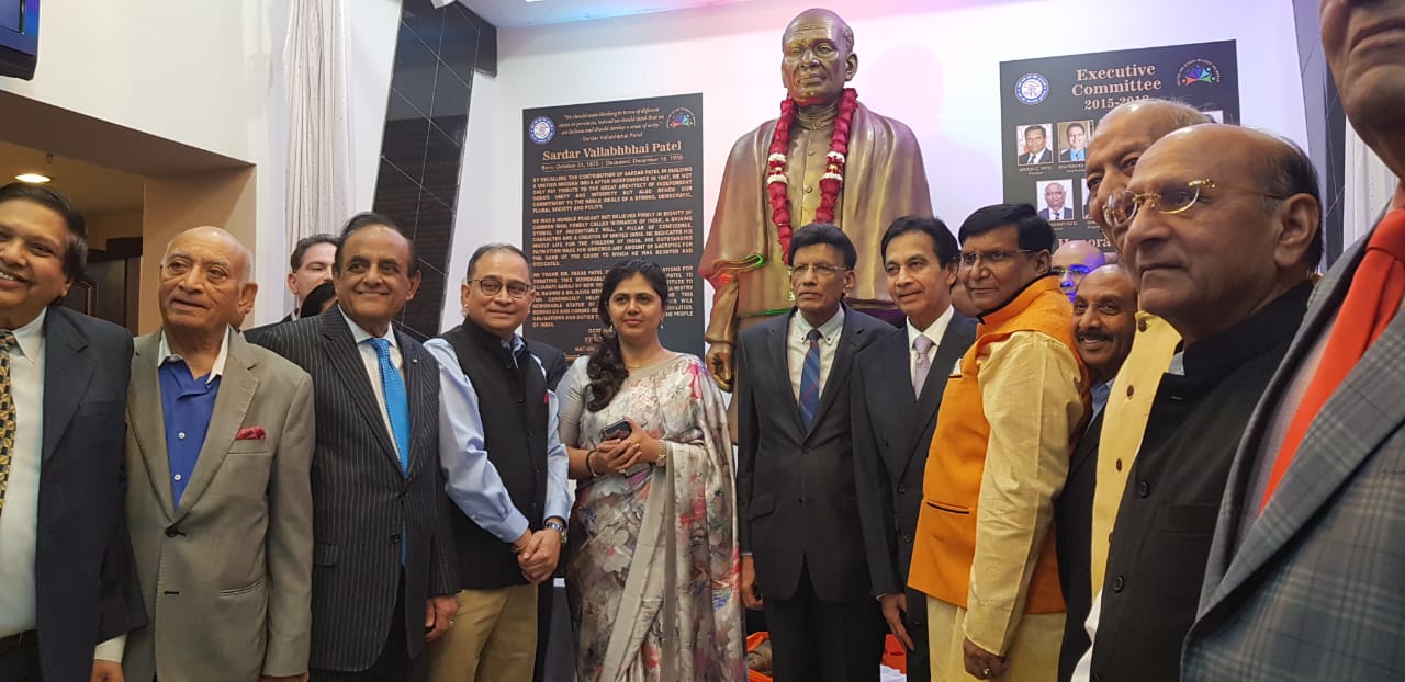 पंकजा मुंडेंच्या हस्ते न्यूयॉर्कमध्ये सरदार वल्लभभाई पटेल यांच्या पुतळ्याचे थाटात अनावरण !