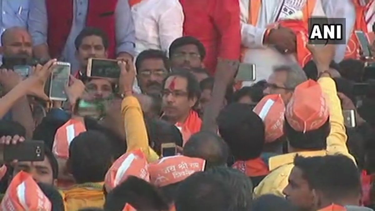 उद्धव ठाकरे अयोध्येत दाखल, शिवनेरीवरुन आणलेल्या मातीची पूजा !