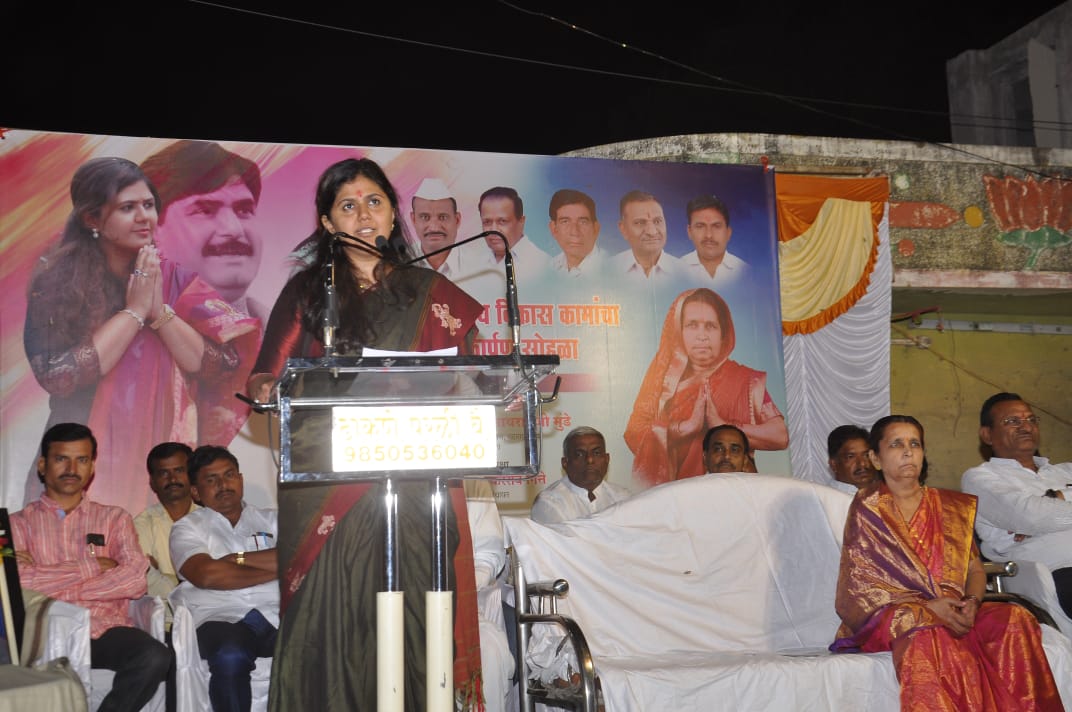 विरोधी पक्षनेत्यांचा दुष्काळ दौरा म्हणजे वराती मागून घोडे, पंकजा मुंडेंची जोरदार टीका !