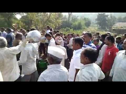 कोल्हापूर – माजी मंत्री हसन मुश्रीफ यांना गावक-यांकडून धक्काबुक्की ! VIDEO