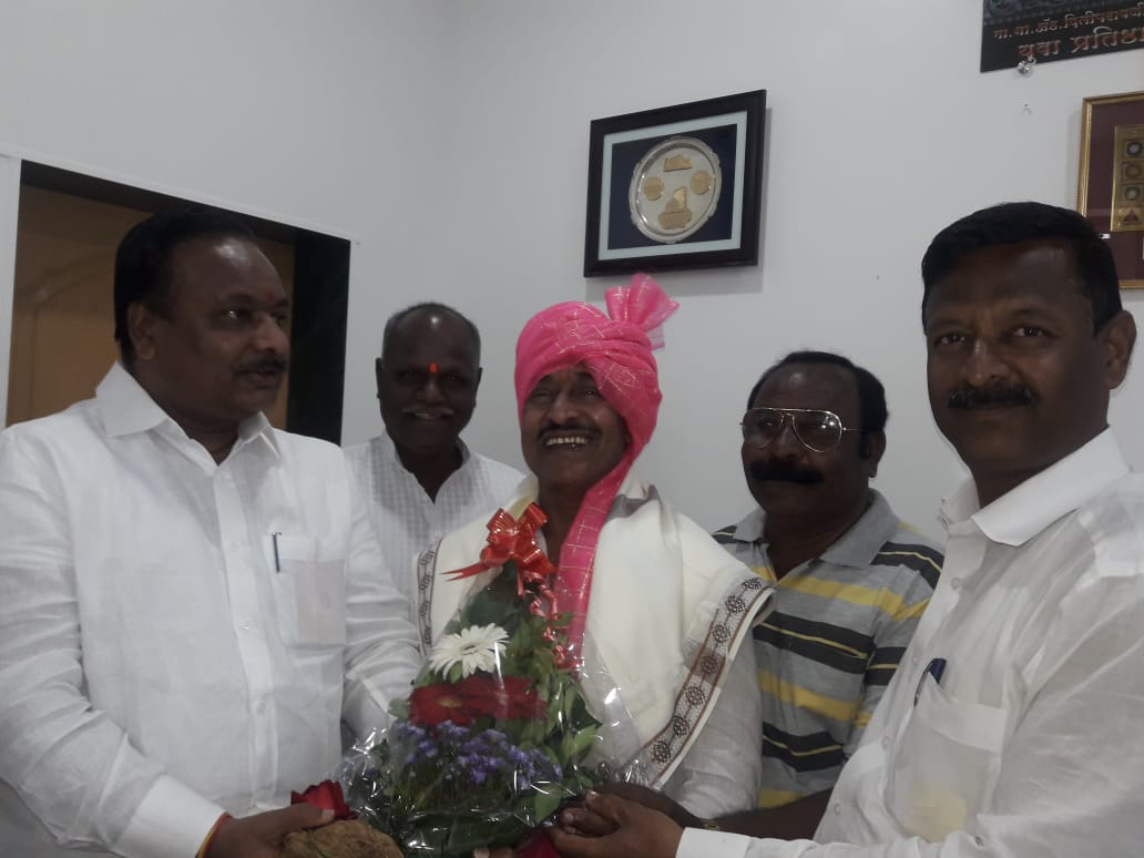 बार्शी – सोपल-मिरगणे कट्टर विरोधक वाढदिवसानिमित्त एकत्र, या भेटीमागे दडलय तरी  काय? राजकीय वर्तुळात चर्चेला उधाण!