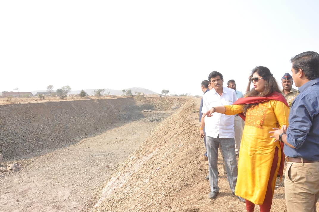 पालकमंत्री पंकजा मुंडेंनी केली परळी-बीड रेल्वेमार्गाच्या कामाची पाहणी ! पालकमंत्री पंकजा मुंडेंनी केली परळी-बीड रेल्वेमार्गाच्या कामाची पाहणी !