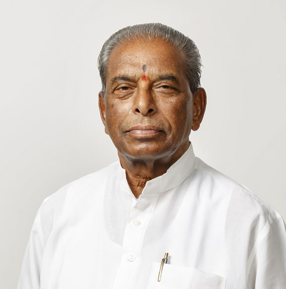 पंकजा मुंडे माझ्या मित्राची कन्या, त्यामुळे बोलताना अडचण होते – अण्णा डांगे