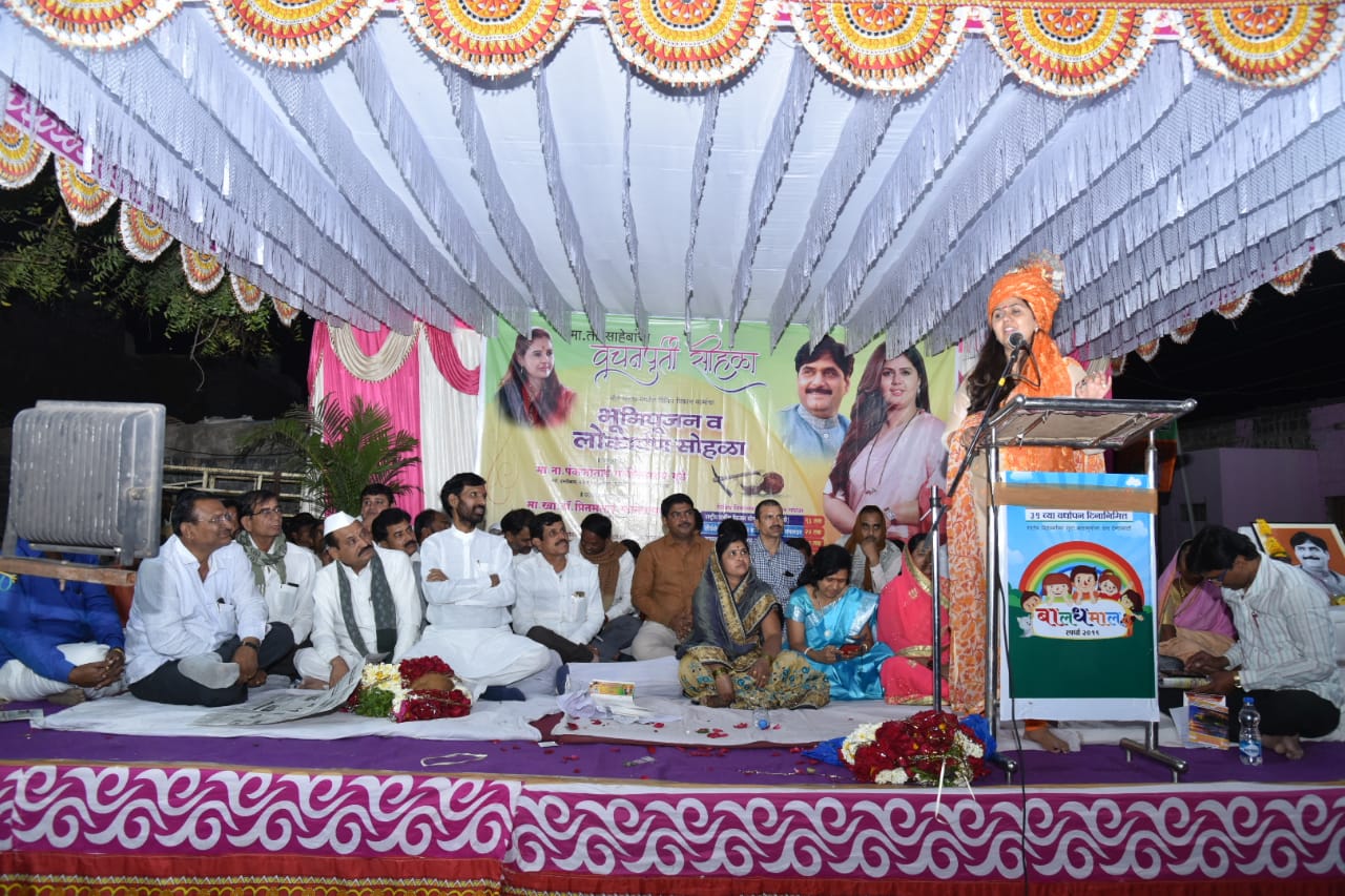 विकास कामांचे नारळ फोडण्याची एवढीच हौस होती तर सत्ता असताना निधी का आणला नाही ?- पंकजा मुंडे