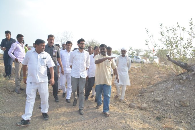 उस्मानाबाद – आदित्य ठाकरेंच्या दौऱ्याने अनेकांना खासदार प्रा. गायकवाडांचे दर्शन !