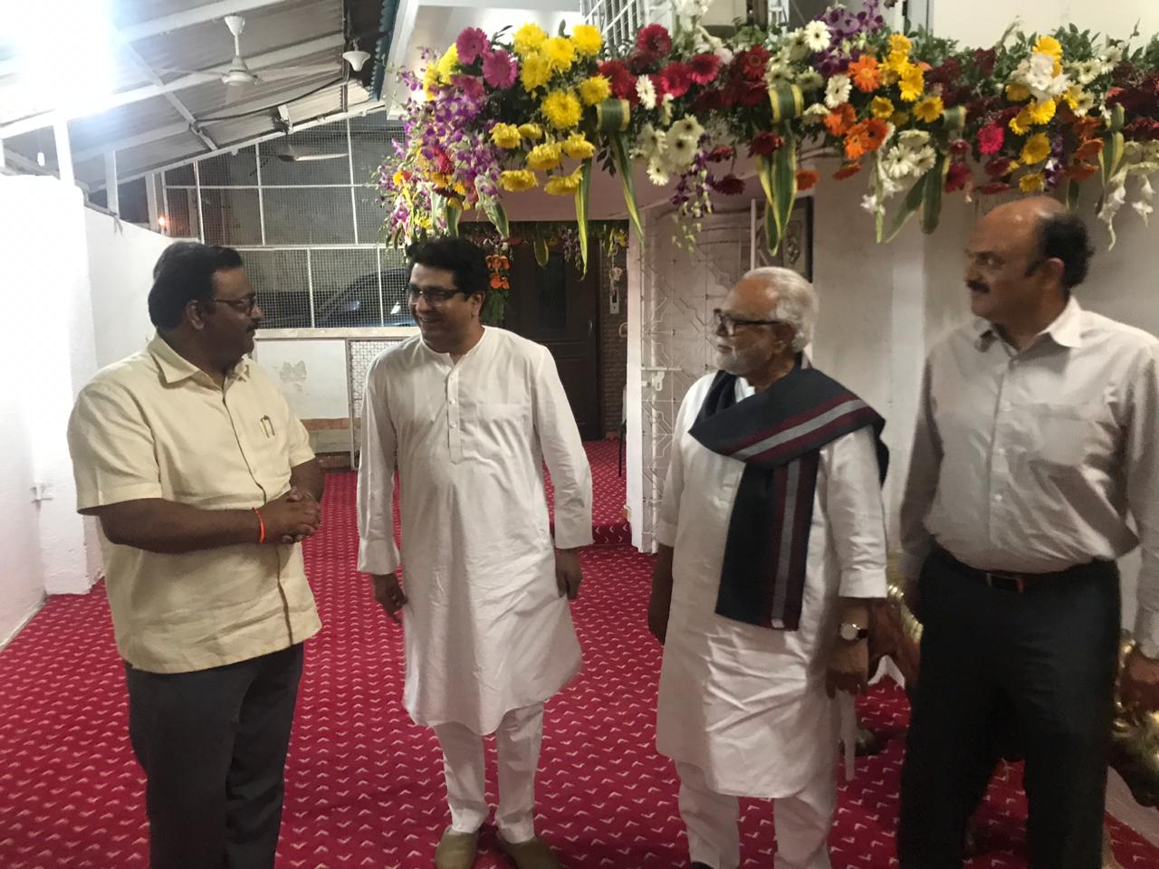 छगन भुजबळ राज ठाकरे भेटीची “ही” आहे अंदर की बात ? छगन भुजबळ राज ठाकरे भेटीची “ही” आहे अंदर की बात ?