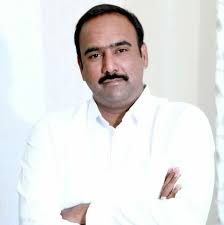 पंकजाताईंनी आयत्या पिठावर रेघोट्या मारने बंद करावे – अजय मुंडे