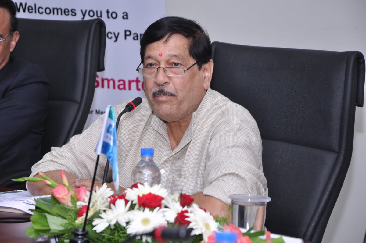 पुणेकरांचा ‘तो’ प्रश्न ऐकून गिरीश बापटांच्या तोंडचं पाणी पळालं!