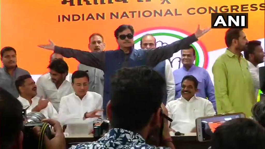 भाजप खासदार शत्रुघ्न सिन्हांचा काँग्रेसमध्ये प्रवेश! भाजप खासदार शत्रुघ्न सिन्हांचा काँग्रेसमध्ये प्रवेश!