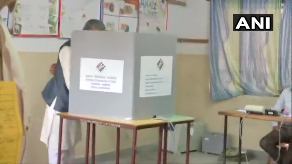 लोकसभा निवडणूक  LIVE : राज्यात शांततेत मतदान सुरु, मतदारांचा चांगला प्रतिसाद!