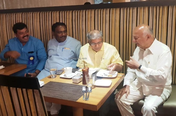 सुशीलकुमार शिंदेंच्या ‘त्या’ प्रश्नावर प्रकाश आंबेडकर म्हणाले, सोलापूरच्या लोकांनी आम्हाला घर दिलंय!