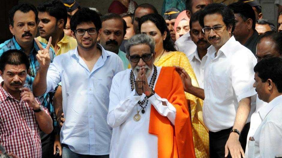 “शरद पवारांनी माहिती दिल्यानंतर ठाकरे कुटुंबाने ‘मातोश्री’ बंगला सोडला !”