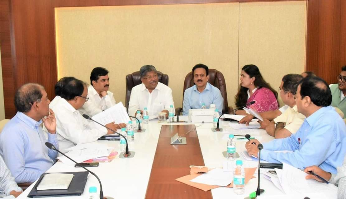 दुष्काळाच्या पार्श्वभूमीवर राज्य मंत्रिमंडळाची बैठक मराठवाड्यात घ्यावी – पंकजा मुंडे