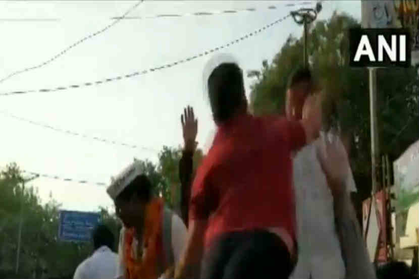 अरविंद केजरीवालांच्या श्रीमुखात भडकावणारा तो मातेफिरु कोण ?