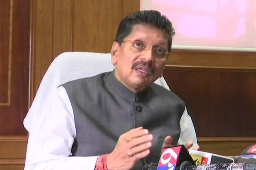 मराठा क्रांती मोर्चेकऱ्यांवरील गुन्हे मागे घेण्याची प्रक्रिया जलदगतीने राबविणार  – दीपक केसरकर