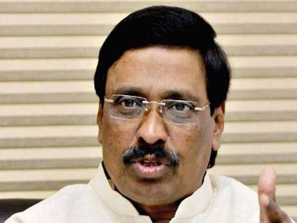 शिवसेना पक्ष प्रमुख उध्दव ठाकरेंनी खा. विनायक राऊत यांची ‘या’ पदावर केली नियुक्ती! शिवसेना पक्ष प्रमुख उध्दव ठाकरेंनी खा. विनायक राऊत यांची ‘या’ पदावर केली नियुक्ती!