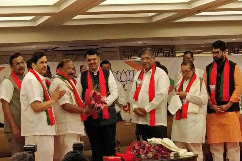 काँग्रेस – राष्ट्रवादीच्या ‘या’ दिग्गज नेत्यांनी केला भाजपात प्रवेश !