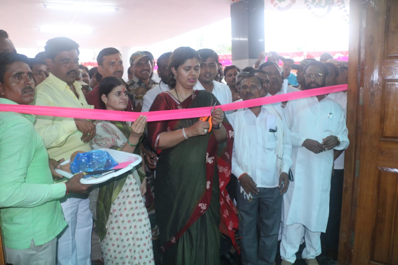 टवाळखोरांनी केलेले उद्घाटन हा तर निव्वळ बालिशपणा – पंकजा मुंडे