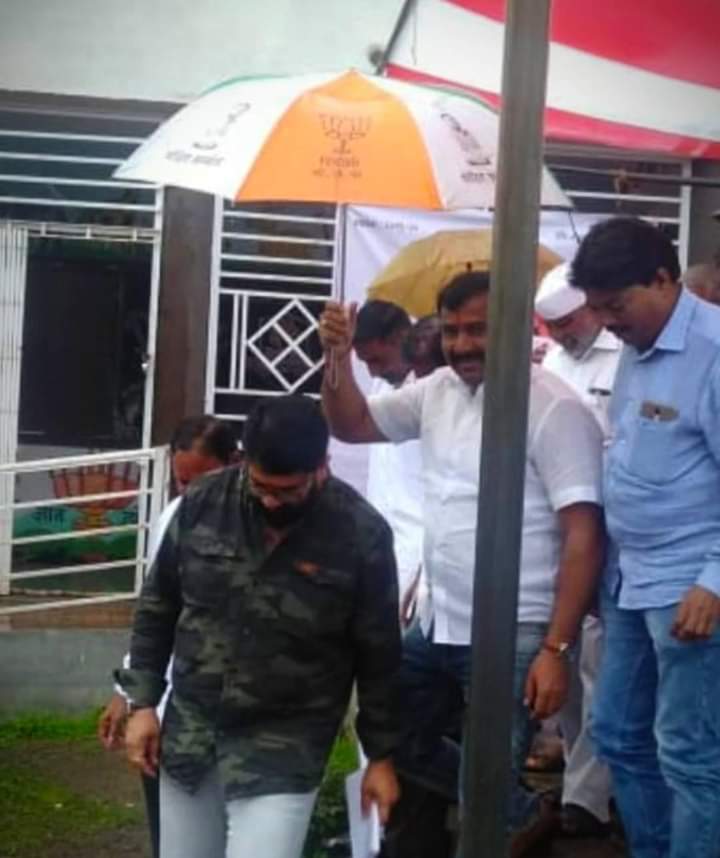 आमदार शिवेंद्रसिंहराजेंच्या डोक्यावर भाजपची छत्री, राष्ट्रवादी सोडण्याचे संकेत! आमदार शिवेंद्रसिंहराजेंच्या डोक्यावर भाजपची छत्री, राष्ट्रवादी सोडण्याचे संकेत!